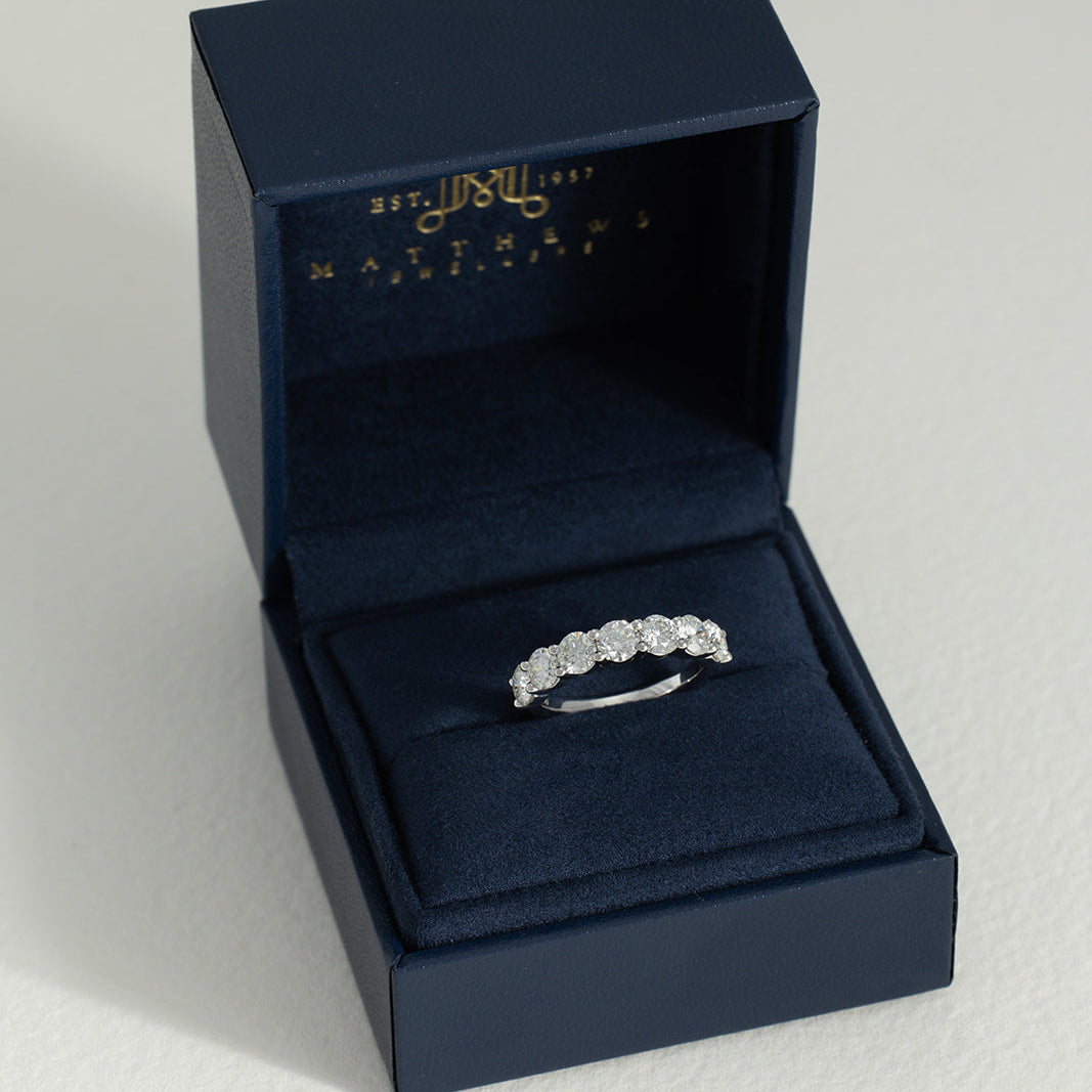Large Jana | Natural Round Diamond Band