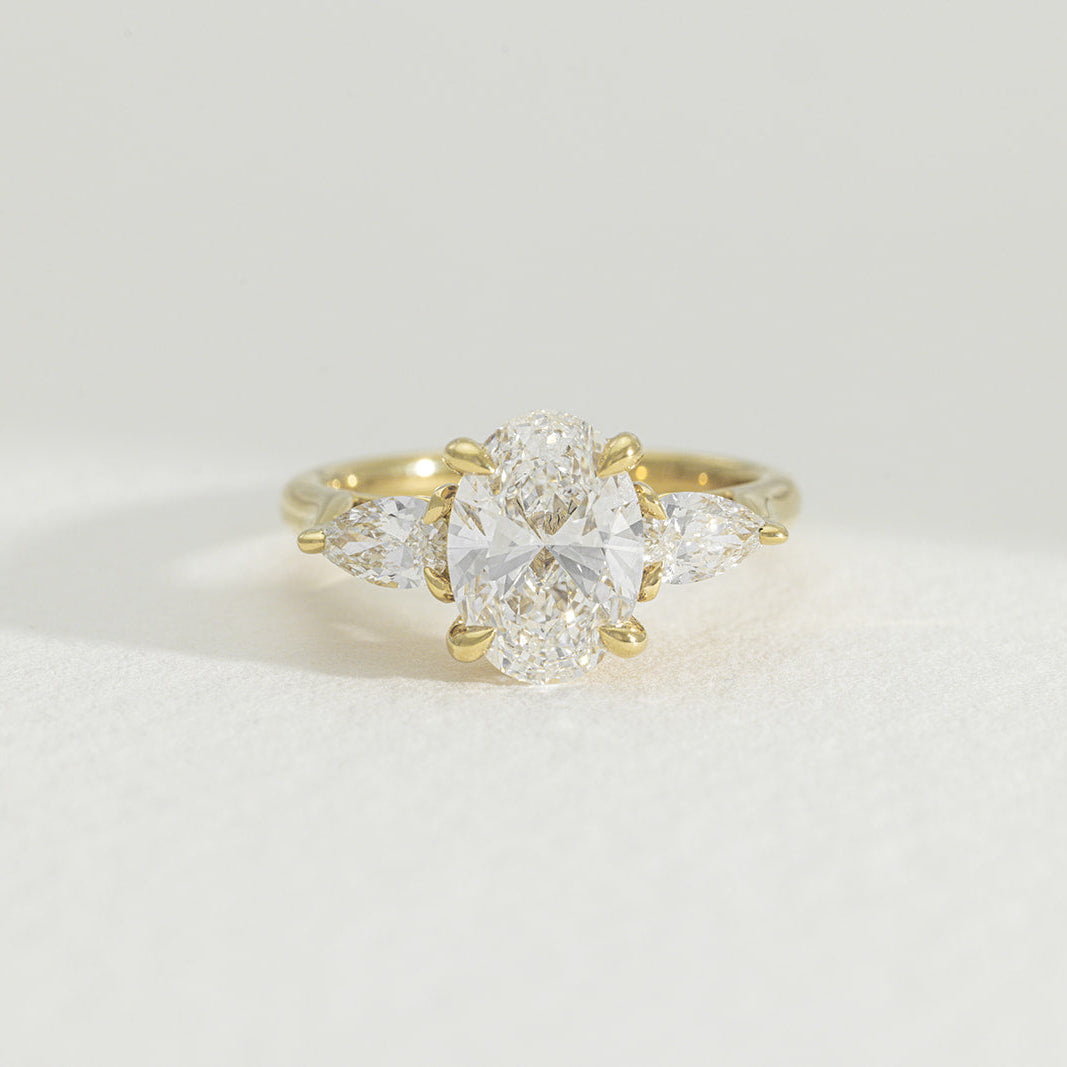 Isla | 2.5ct Oval Lab Grown Diamond Engagement Ring