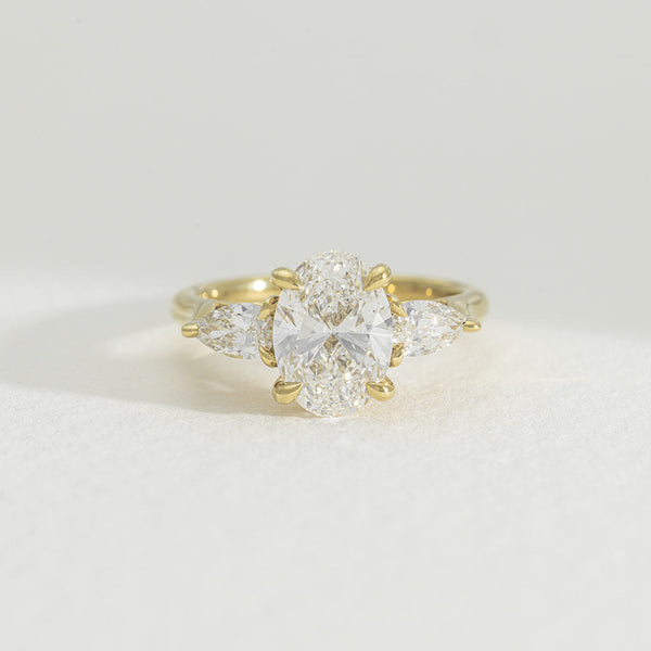 Isla | 2.5ct Oval Lab Grown Diamond Engagement Ring