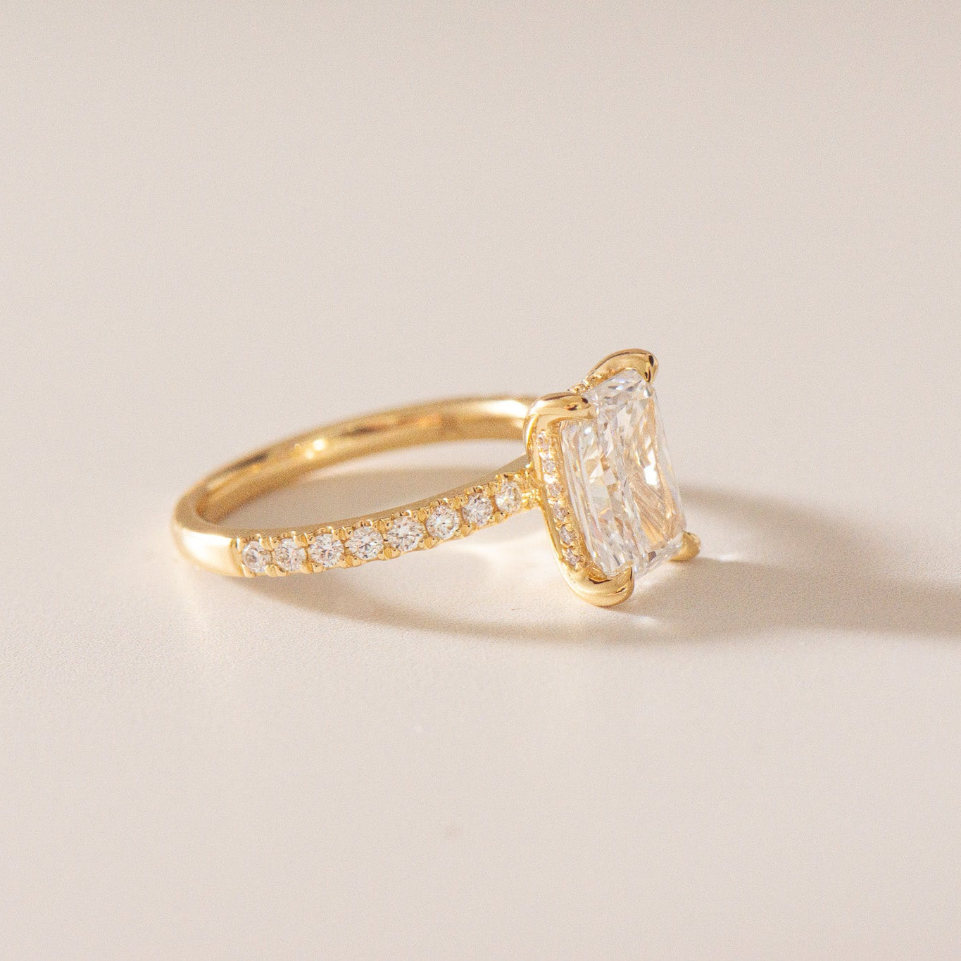 2.60ct radiant cut lab diamond engagement ring in 18kt yellow gold, D colour VS2 clarity, signature solitaire setting, size M