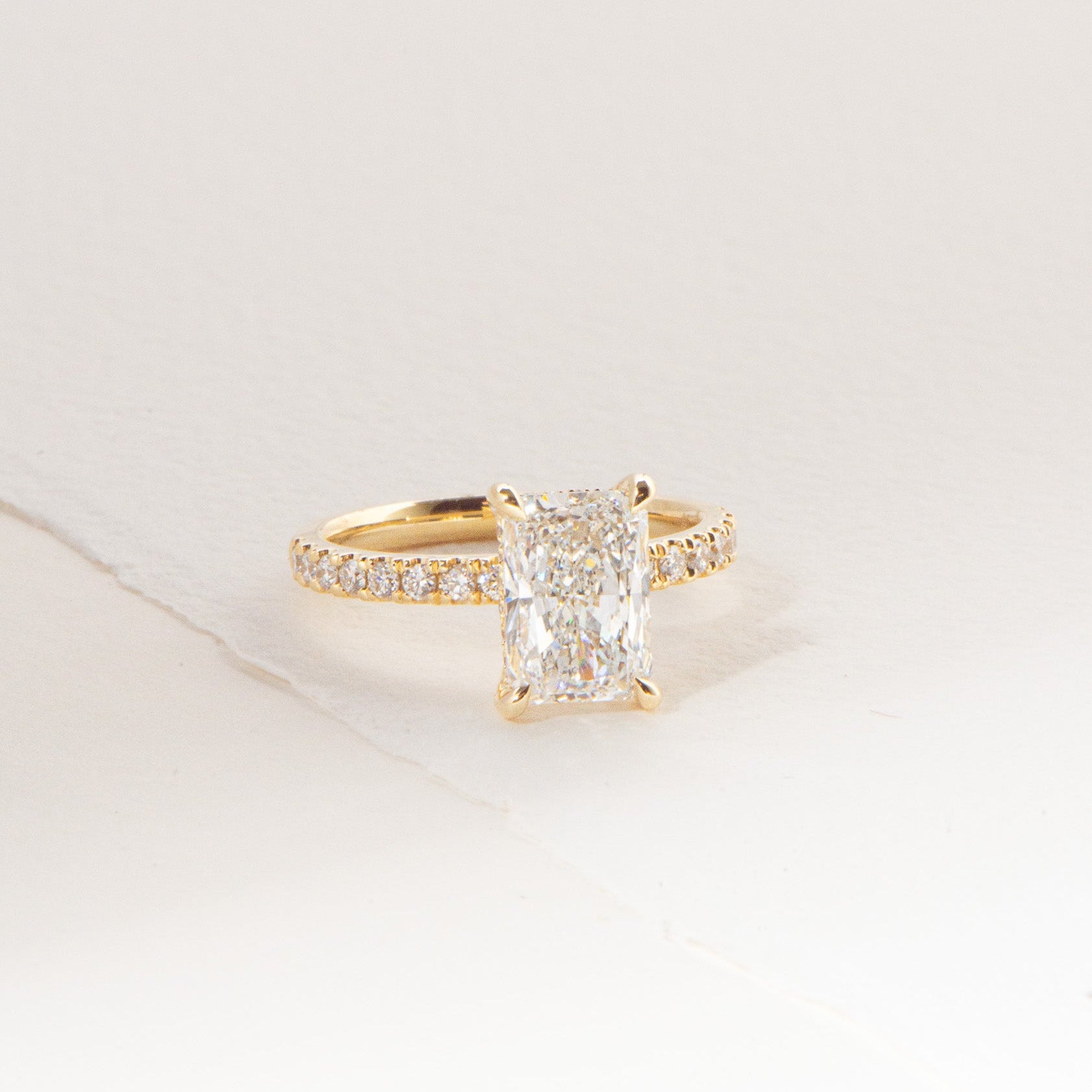 2.60ct radiant cut lab diamond engagement ring in 18kt yellow gold, D colour VS2 clarity, signature solitaire setting, size M