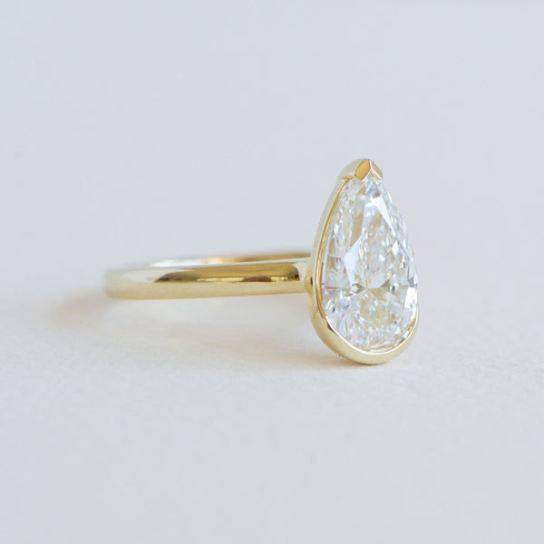 Half Bezel Nora | 2.5ct Pear Lab Diamond Engagement Ring