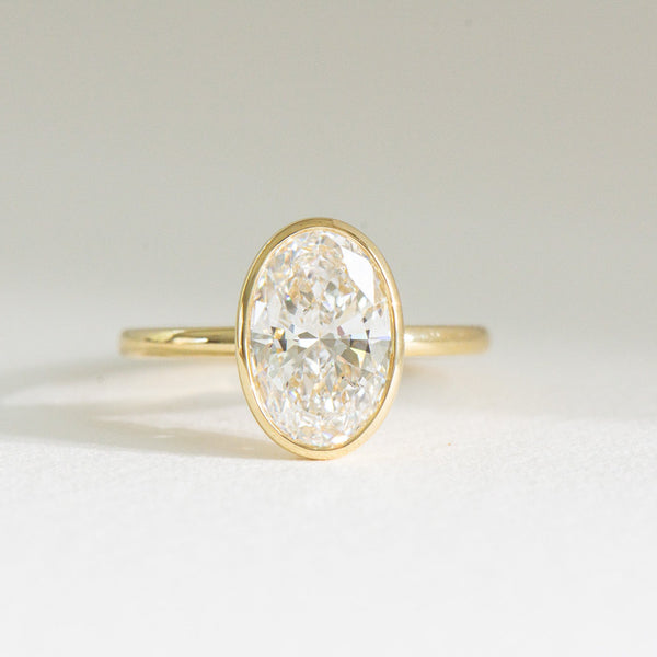 Bezel Helena | 2.6ct Oval Lab Diamond Engagement Ring