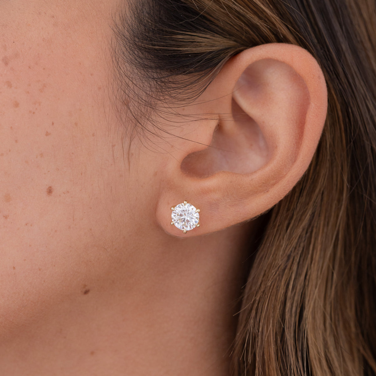 Round Diamond Studs
