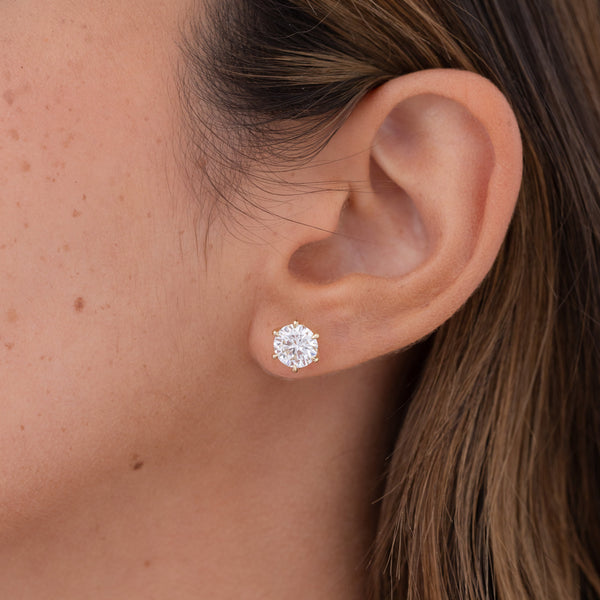 Round Diamond Studs