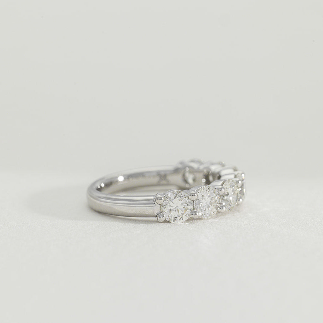 Large Jana | Natural Round Diamond Band