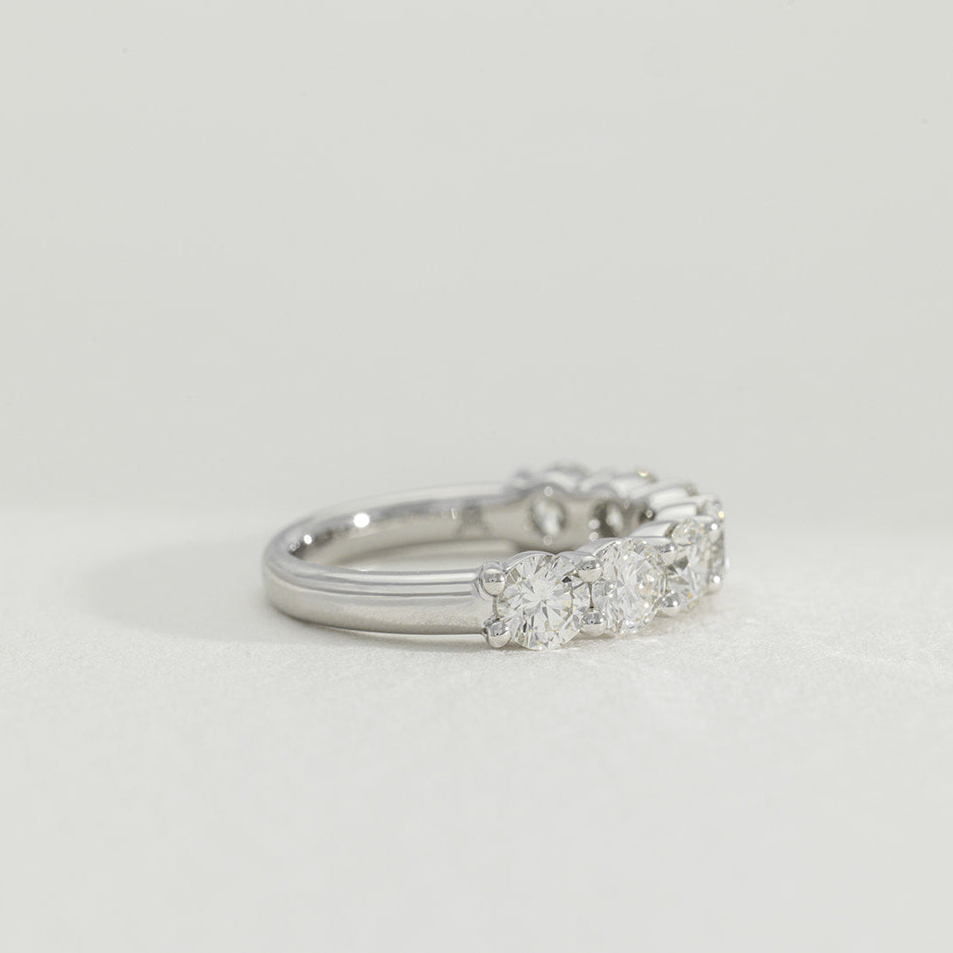 Large Jana | Natural Round Diamond Band