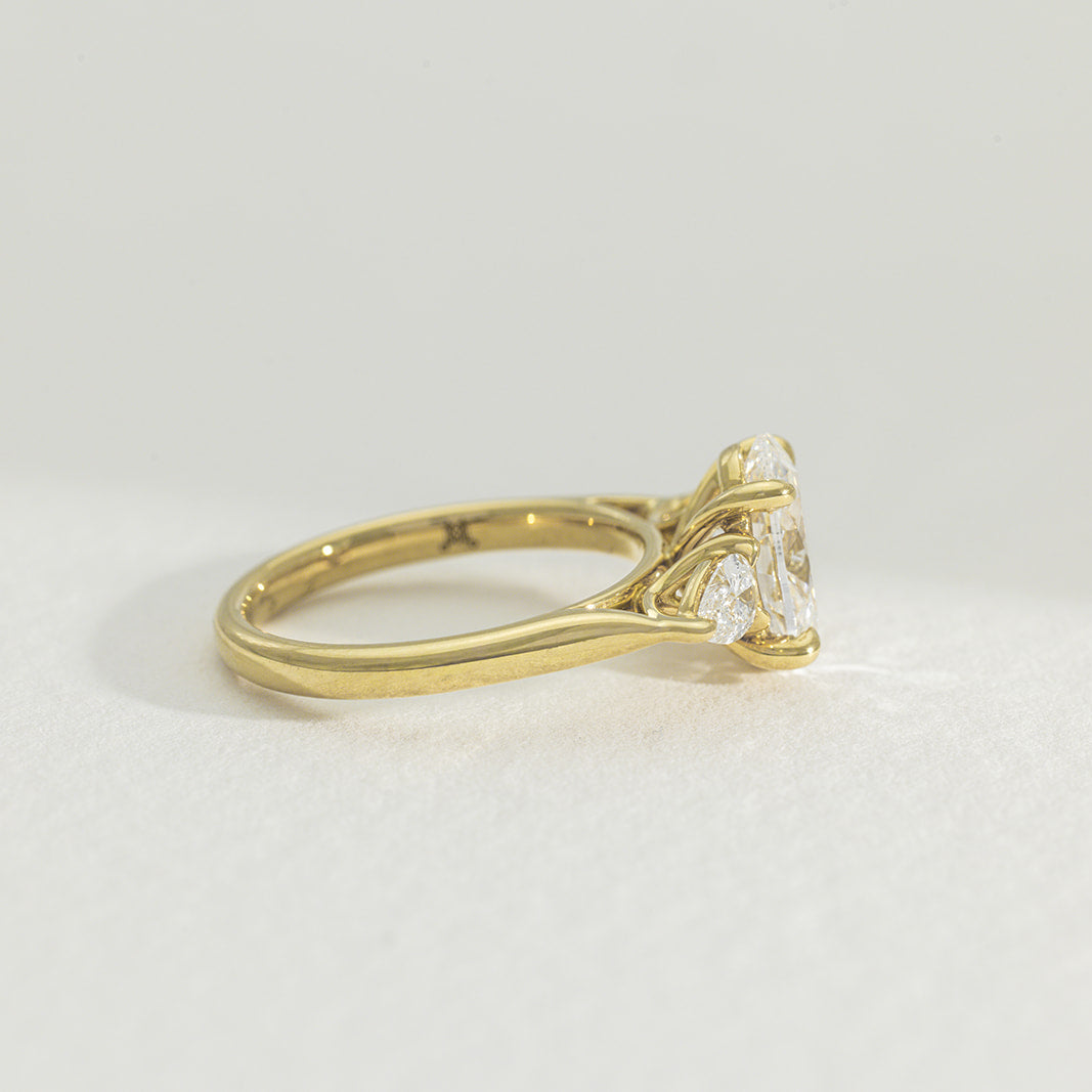 Isla | 2.5ct Oval Lab Grown Diamond Engagement Ring