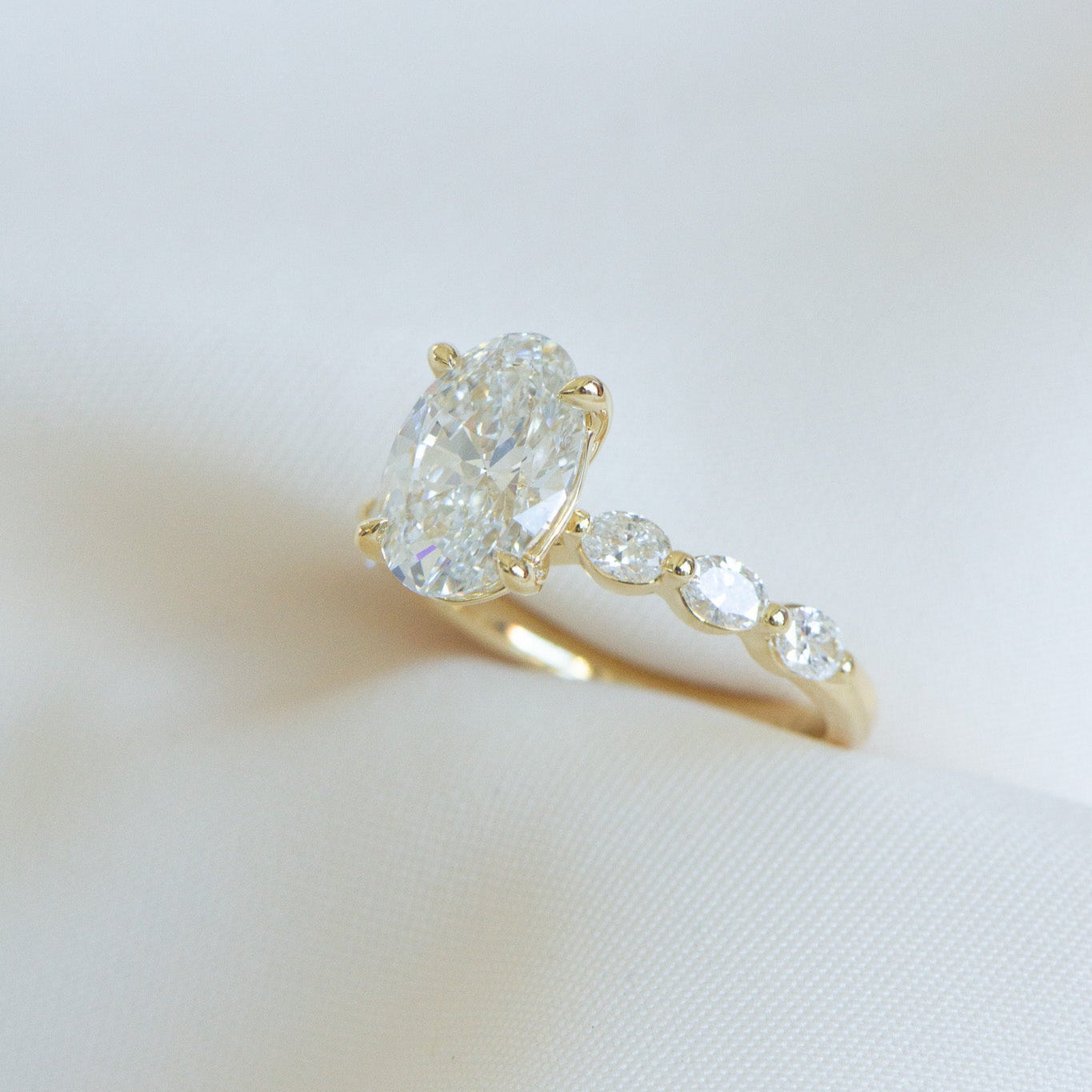 Audrey | 2.53ct Oval Engagement Ring with Oval Diamond Band