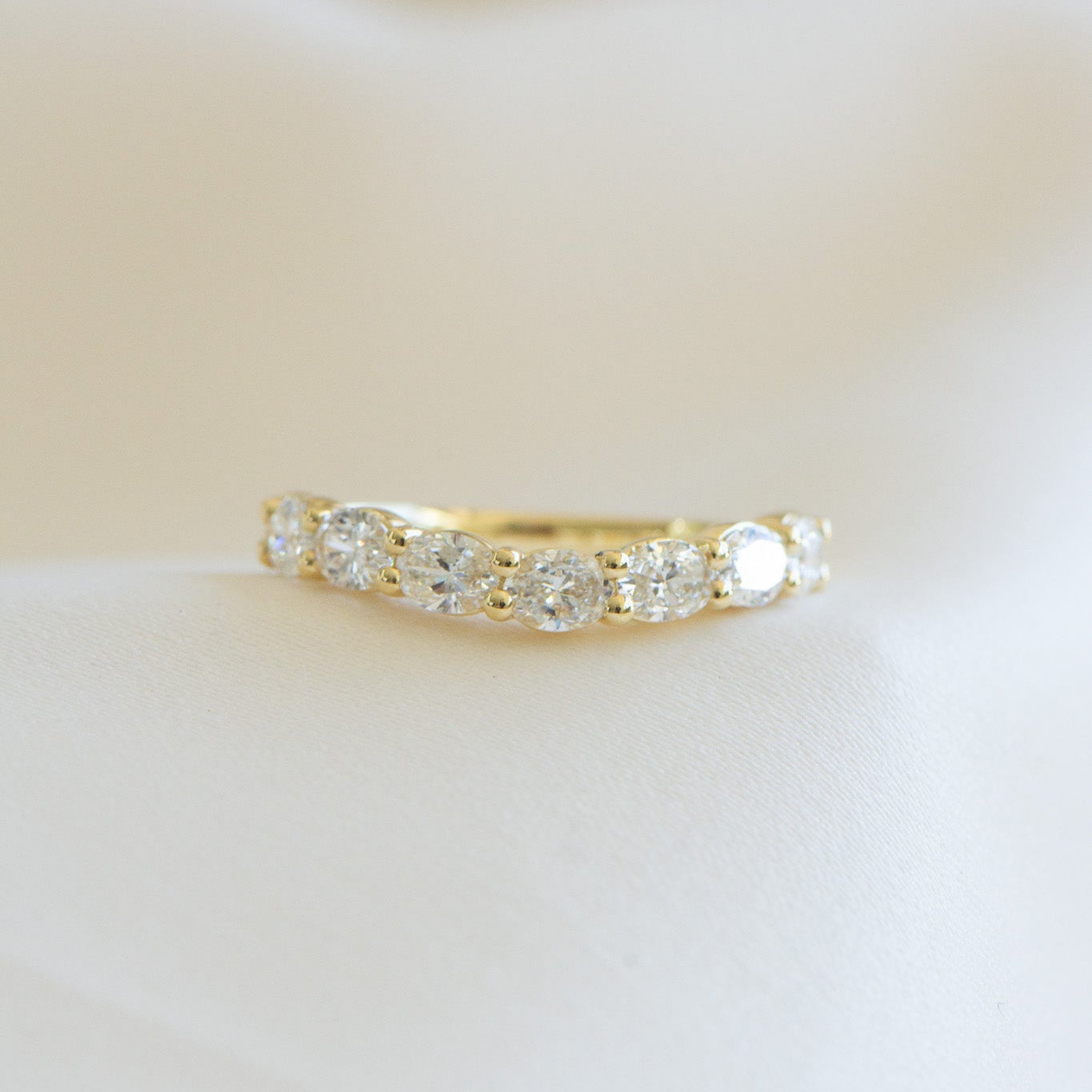 Asa | Curved Oval Wedding Ring