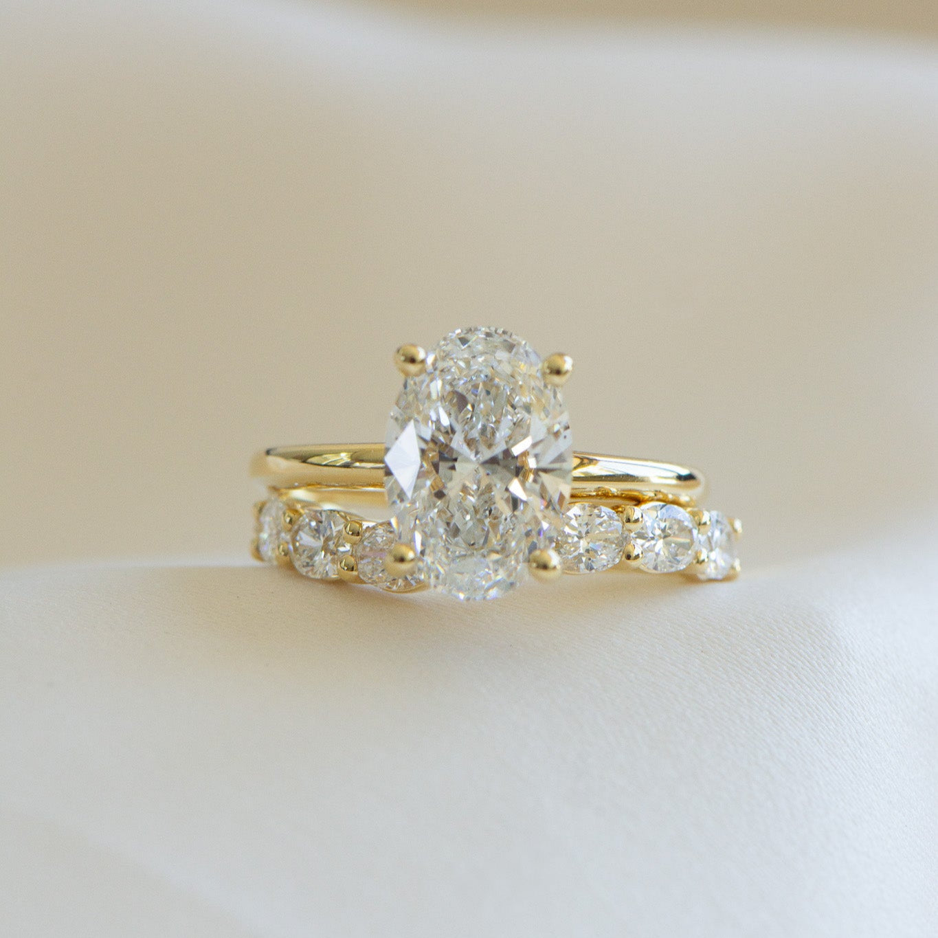 Asa | Curved Oval Wedding Ring