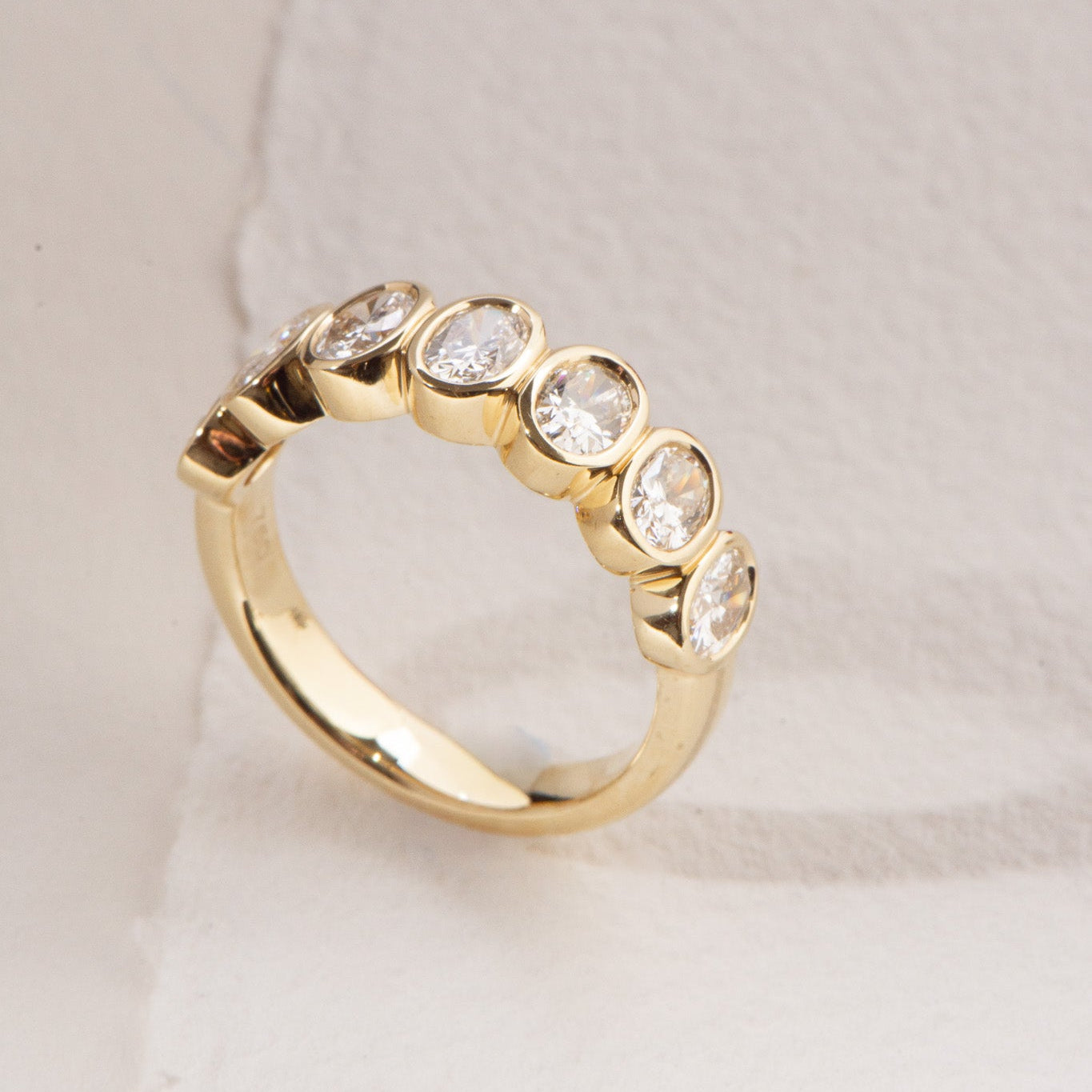 Amari | Oval Bezel Set Band