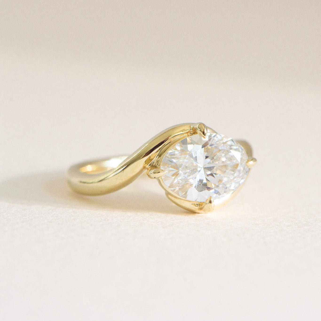 Kai | 2.04ct East West Wrap Oval Diamond Ring