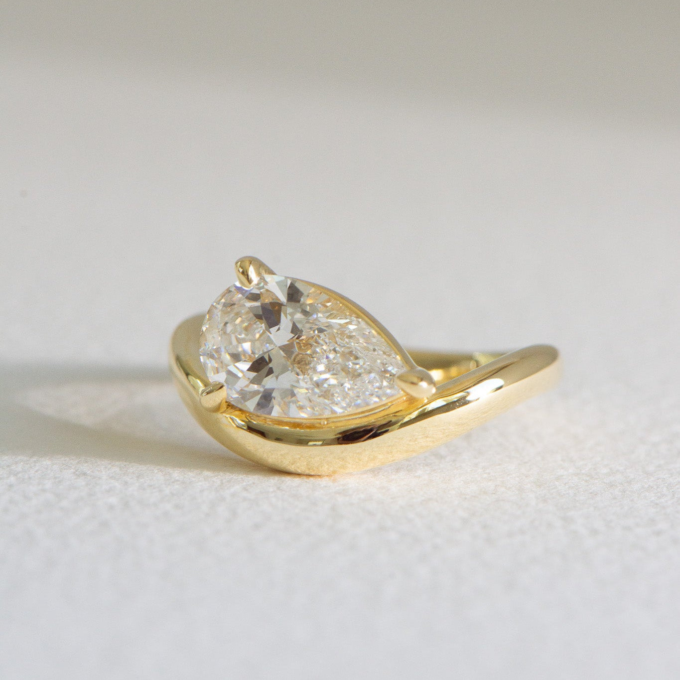 Ismae | 2.00ct East West Pear Curve Ring