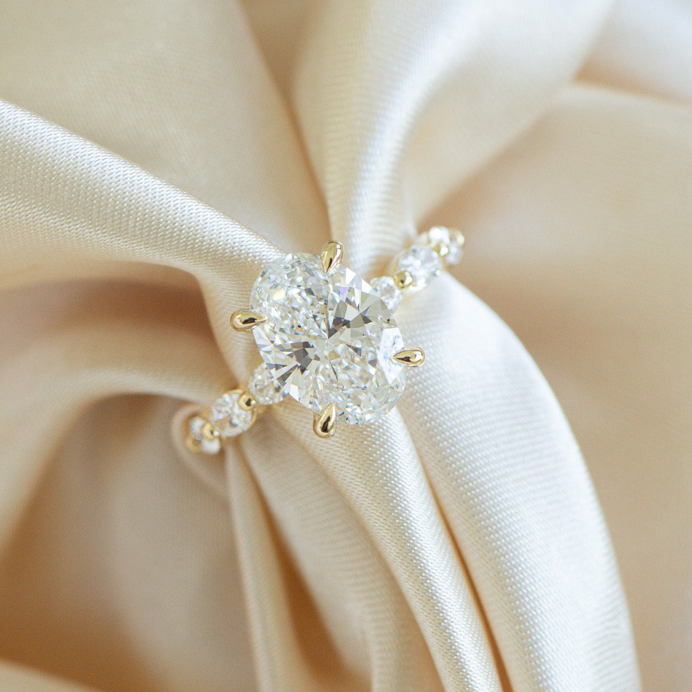 Audrey | 3.02ct Oval Engagement Ring with Oval Diamond Band