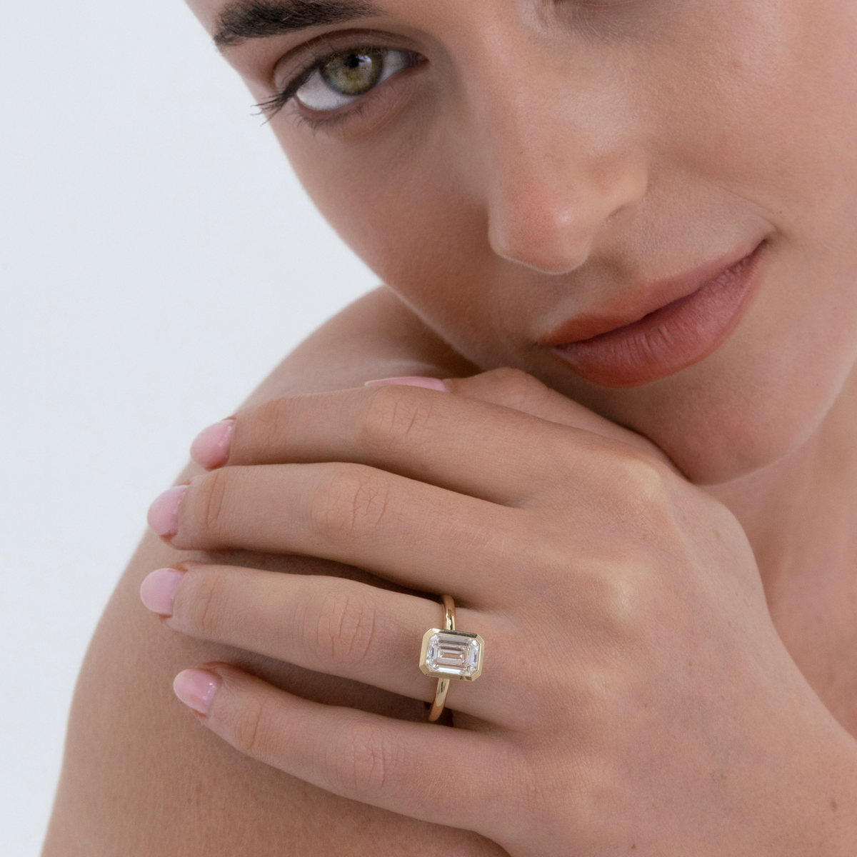 Bezel Edith | Emerald Bezel Diamond Engagement Ring