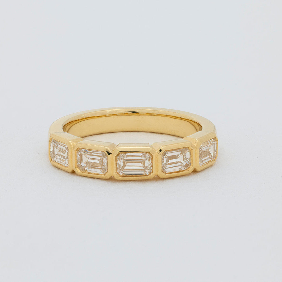 Emra emerald cut diamond wedding ring in 18K gold with an east west bezel setting