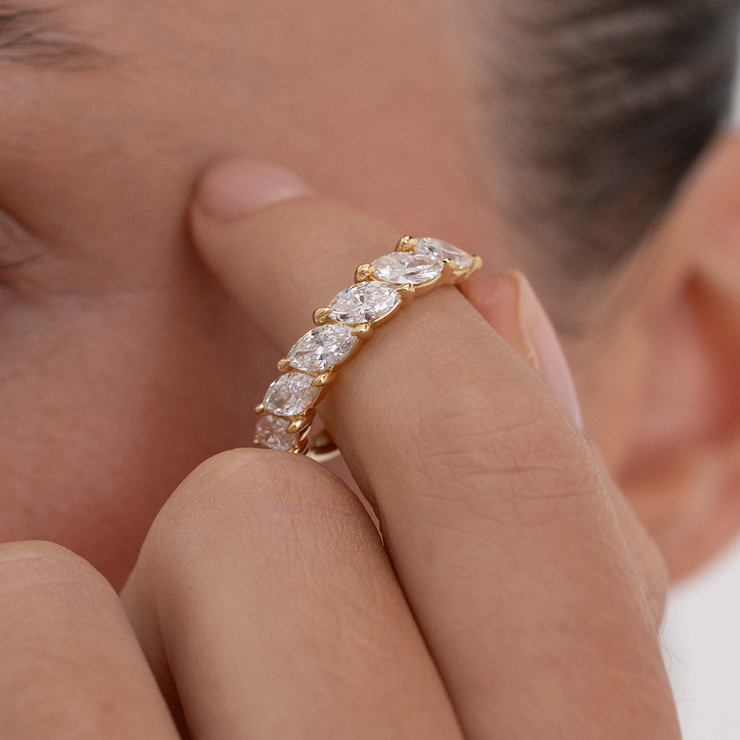 Elegant Eve marquise diamond wedding band in 18K gold, set with 7 lab-grown diamonds