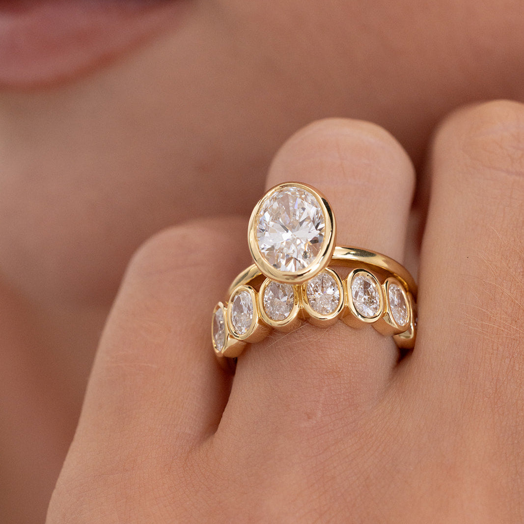 18K yellow gold Medium Amari oval diamond wedding band with 7 lab-grown diamonds