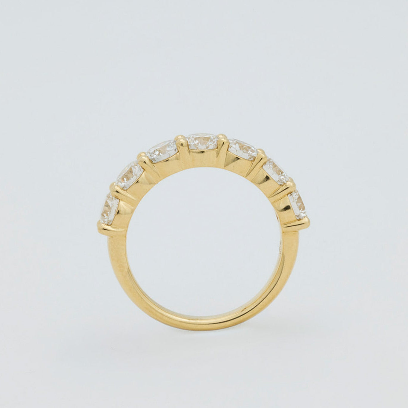 Jana 18K gold round diamond wedding ring with brilliant round diamonds in a shared claw setting