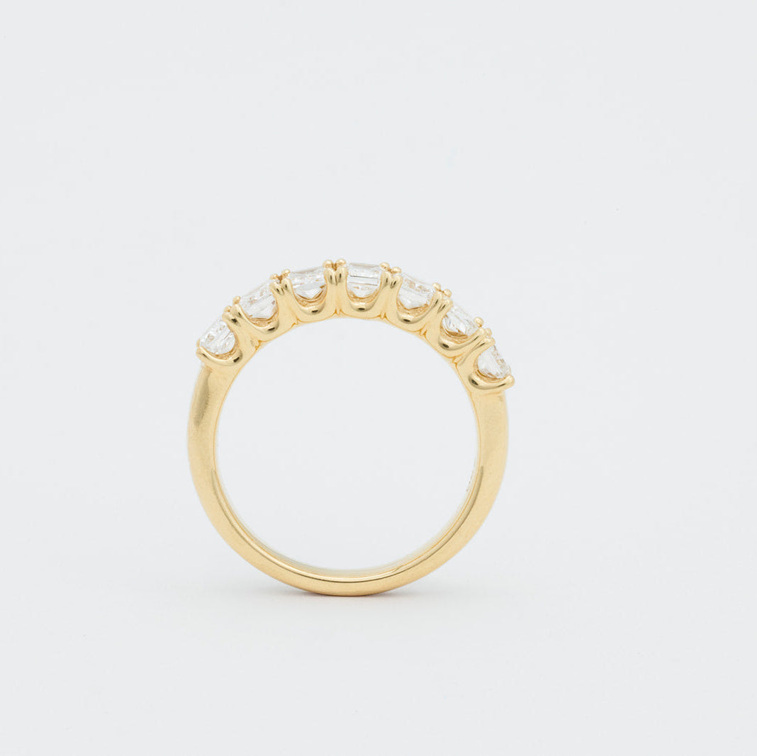 Elegant Estelle emerald cut wedding ring in 18K yellow gold with 7 lab-grown diamonds