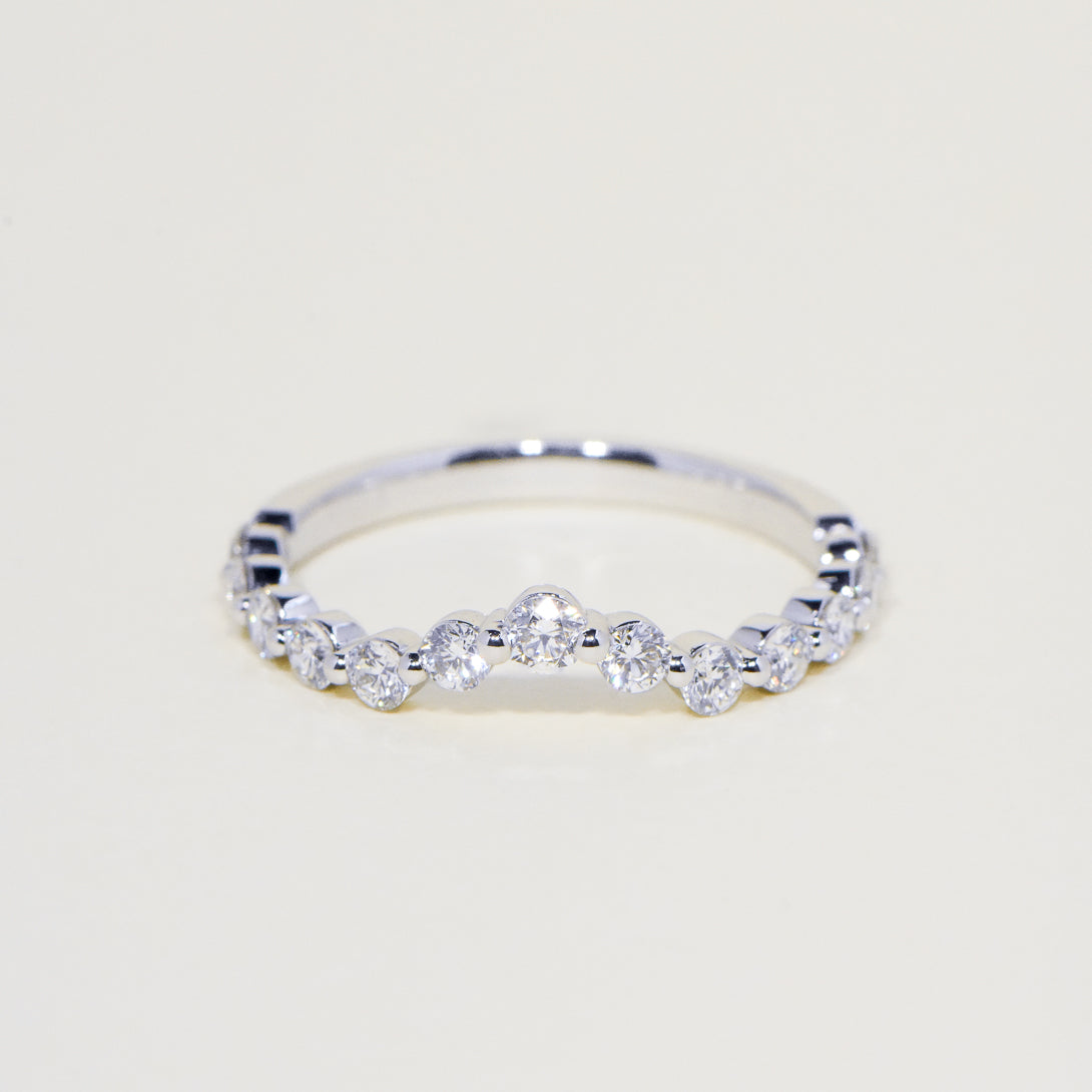 Vera | Floating Round Brilliant Cut Curved Diamond Ring